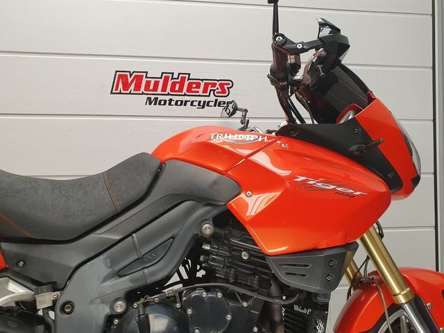 triumph - tiger-1050