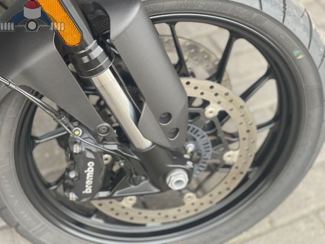 moto-guzzi - v-85-strada