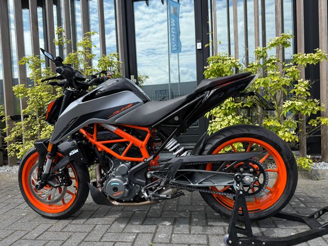 ktm - 390-duke