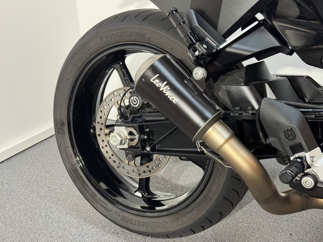 husqvarna - svartpilen-701