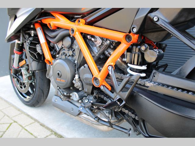 ktm - 1290-super-duke-r