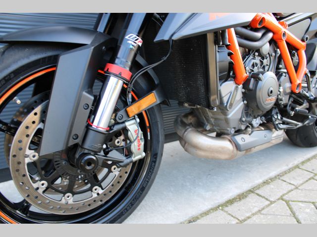 ktm - 1290-super-duke-r