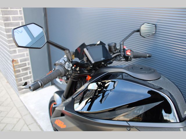ktm - 1290-super-duke-r