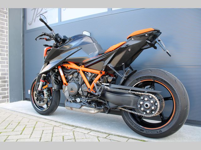 ktm - 1290-super-duke-r
