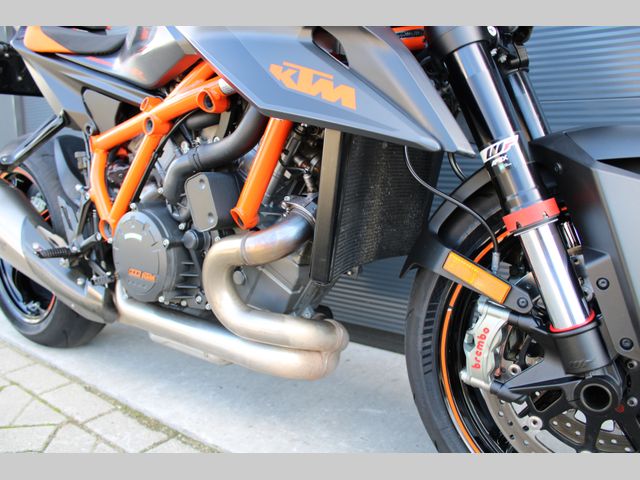 ktm - 1290-super-duke-r
