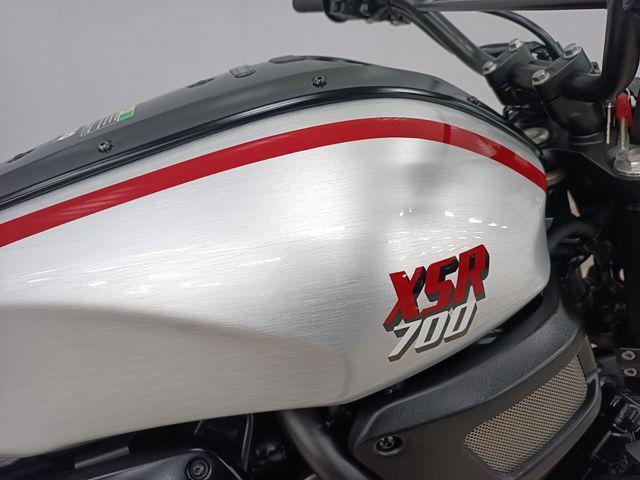 yamaha - xsr-700-xtribute
