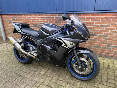 YAMAHA YZF R6 – foto 4
