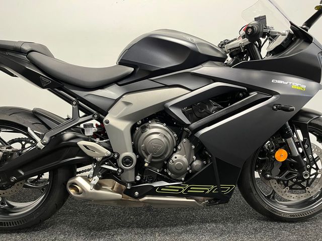 triumph - daytona-660