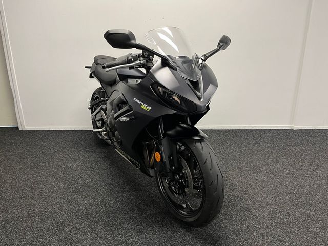 triumph - daytona-660