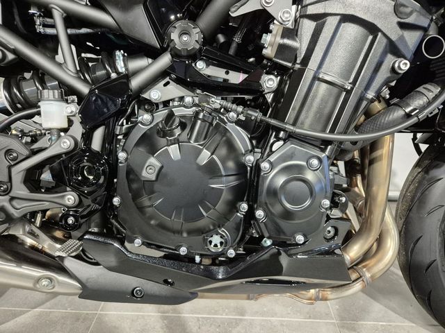 kawasaki - z900