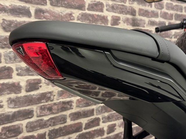 triumph - trident-660