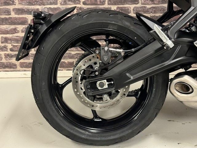 triumph - trident-660