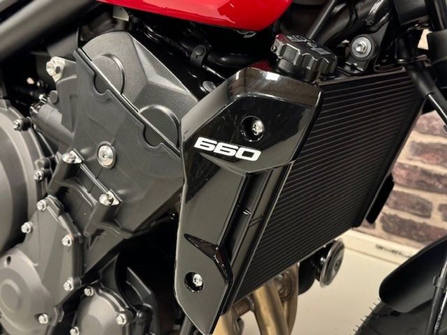 triumph - trident-660