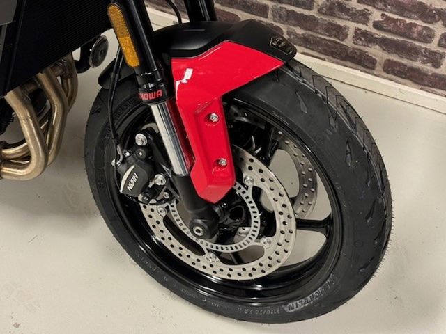 triumph - trident-660