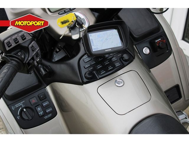 honda - gl-1800-goldwing