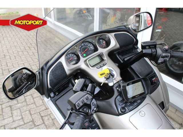 honda - gl-1800-goldwing