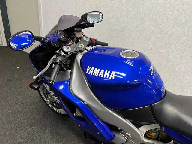 yamaha - yzf-r1