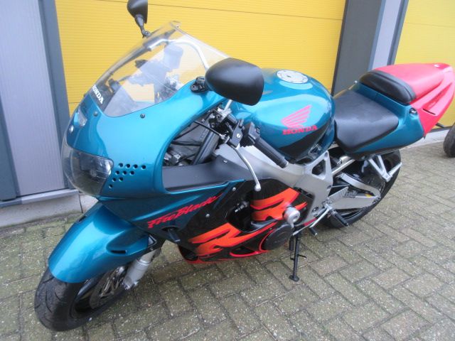 honda - cbr-900-rr-fireblade