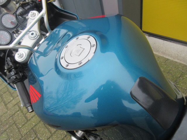 honda - cbr-900-rr-fireblade