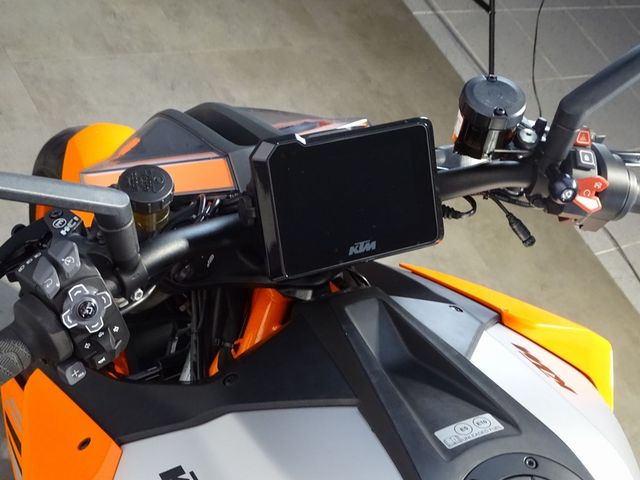 ktm - 1290-super-duke-r