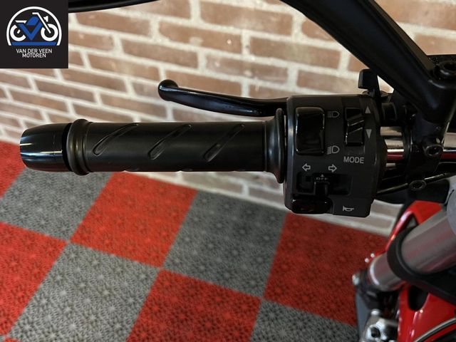 ducati - monster-696