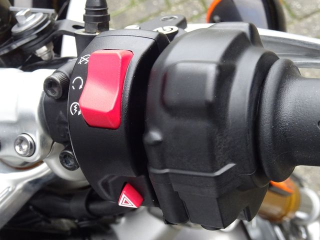 triumph - thruxton-1200-r