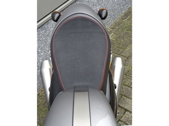 triumph - thruxton-1200-r