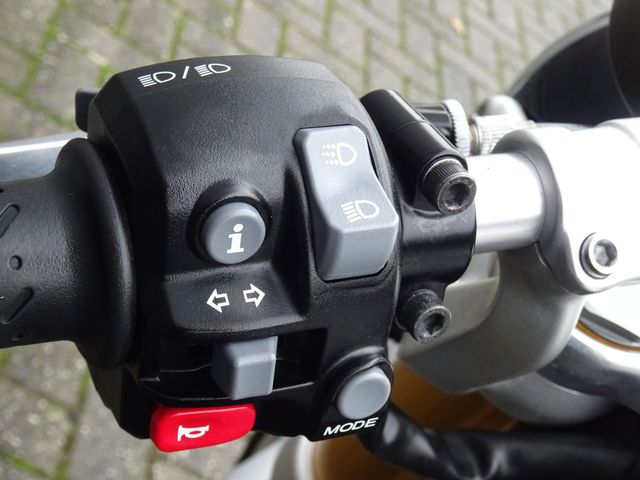 triumph - thruxton-1200-r