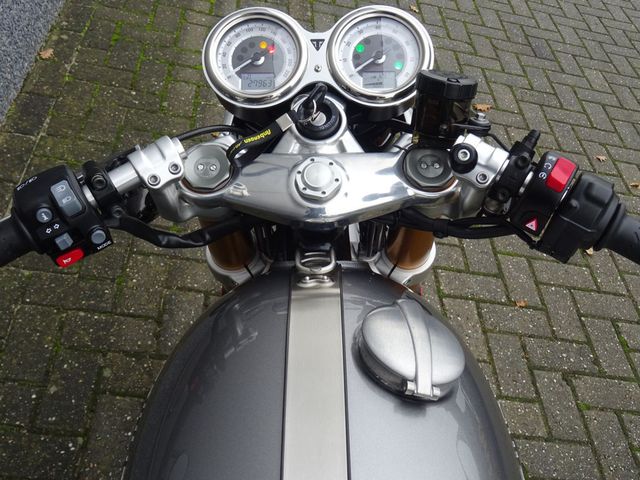 triumph - thruxton-1200-r