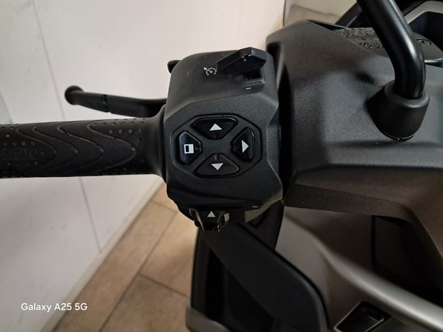 piaggio - mp3-530-hpe-advance-exlusive
