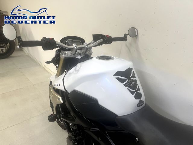 suzuki - gsr-750