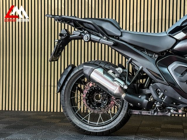 bmw - r-1300-gs-triple-black