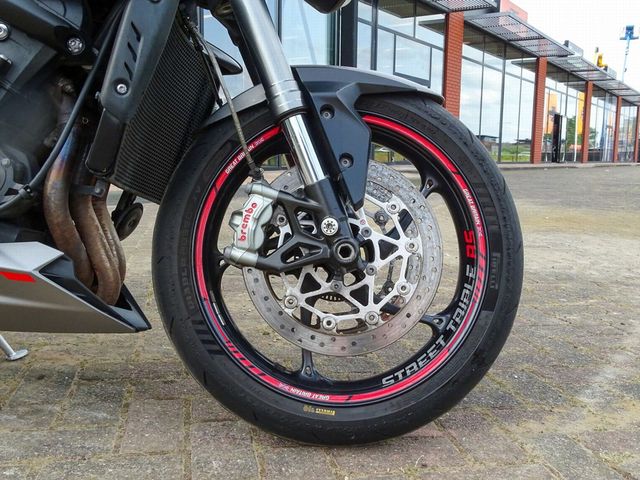 triumph - street-triple-rs
