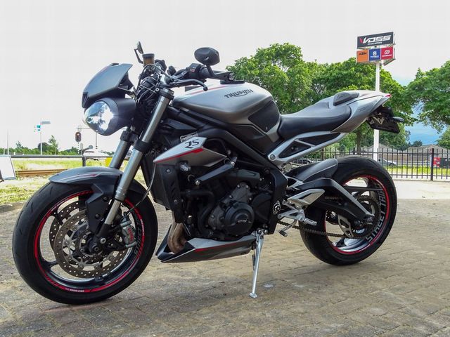 triumph - street-triple-rs