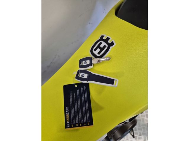 husqvarna - 701-supermoto