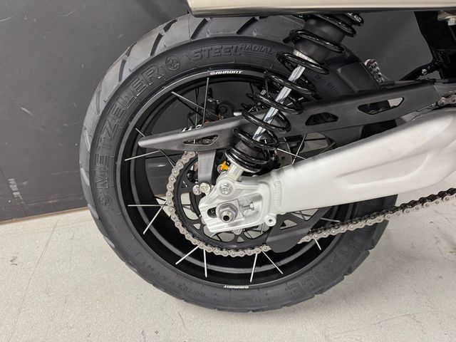 triumph - scrambler-1200-xe