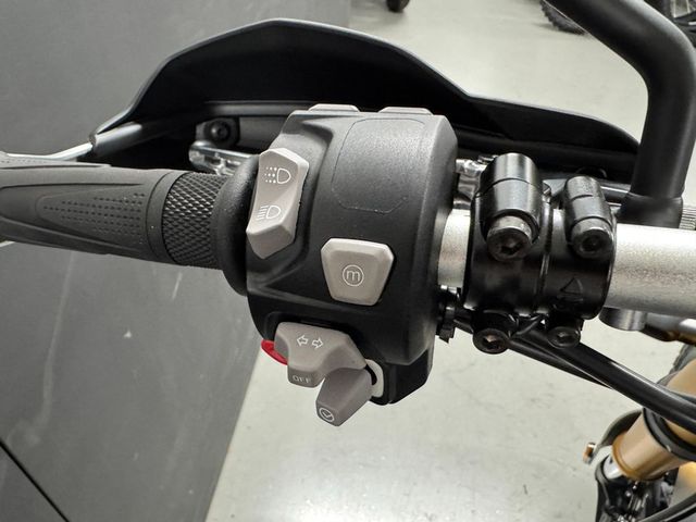 triumph - scrambler-1200-xe