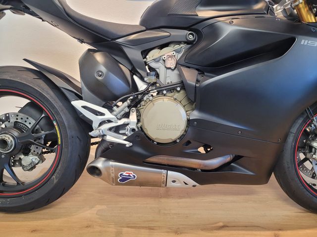 ducati - 1199-panigale-s