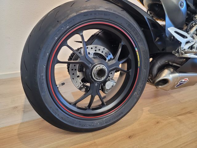 ducati - 1199-panigale-s