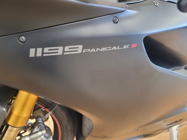 ducati - 1199-panigale-s
