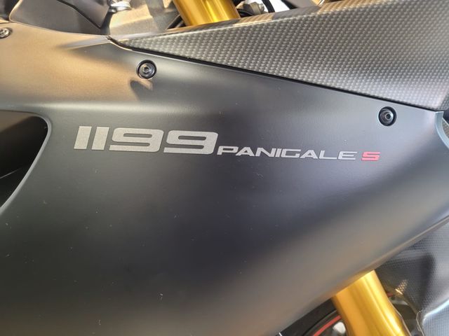 ducati - 1199-panigale-s
