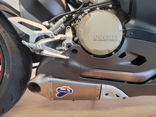 ducati - 1199-panigale-s