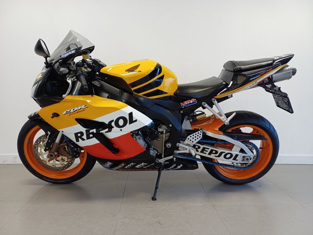 honda - cbr-1000-rr-fireblade