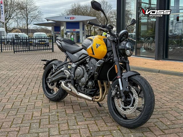 triumph - trident-660