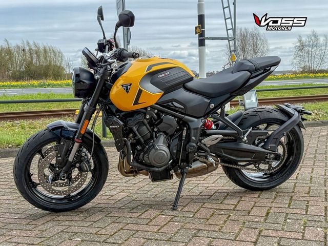 triumph - trident-660