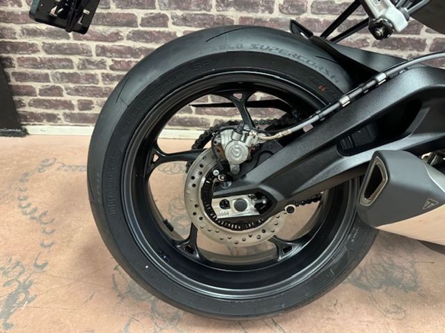 triumph - street-triple-rs