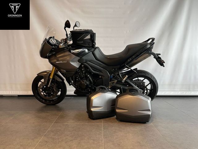 triumph - tiger-1050