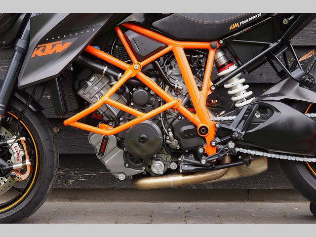 ktm - 1290-super-duke-r