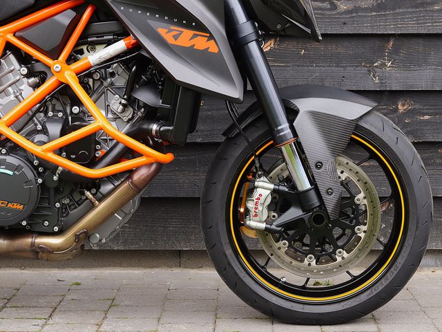 ktm - 1290-super-duke-r
