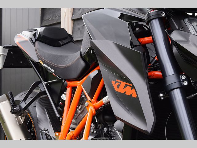 ktm - 1290-super-duke-r